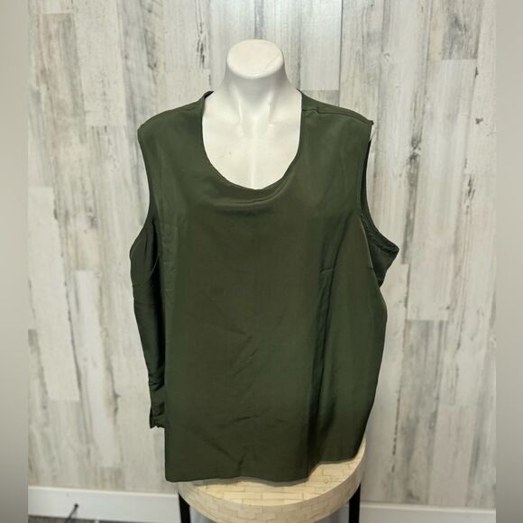 Green tank top - Picture 1 of 6